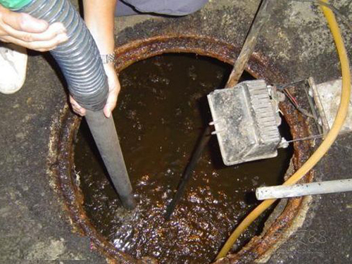 科尔沁右翼中隔油池清理