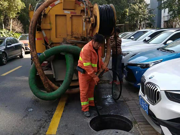 科尔沁右翼中排污管道清淤